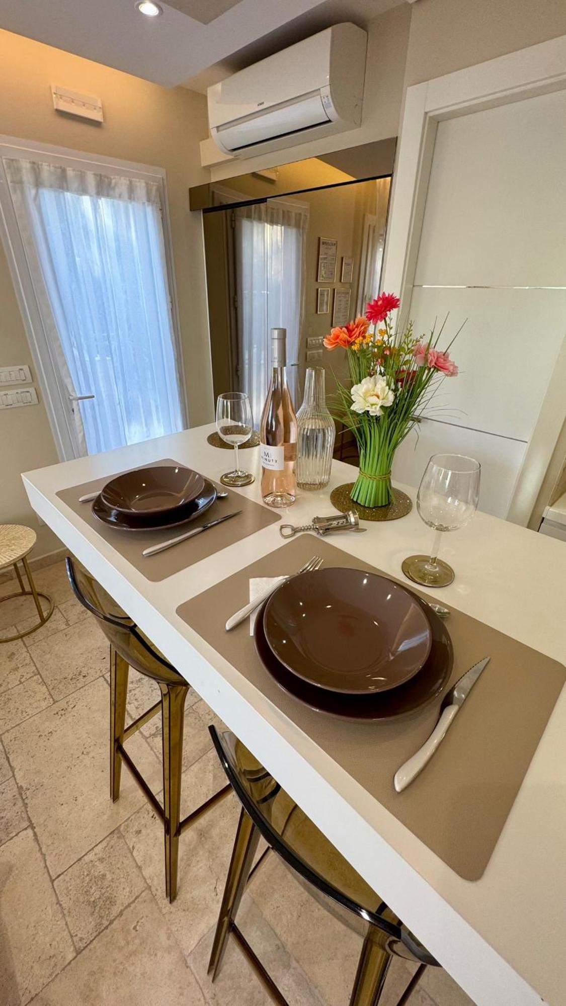 Apartment Climatise, Terrasse, Parking Prive, 50m De La Saint-Tropez